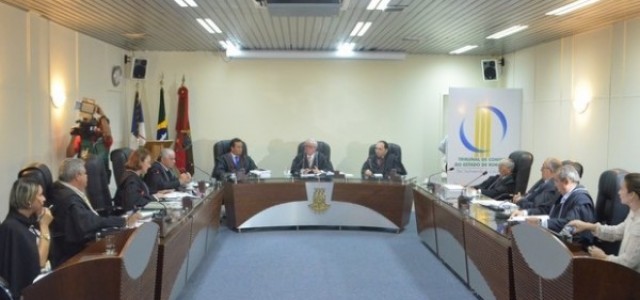  Pleno do TCE decide pela imediata exonera&ccedil;&atilde;o das nomea&ccedil;�es de parentes da Governadora de Roraima com base na s&uacute;mula vinculante 13-STF e no parecer do MP de Contas