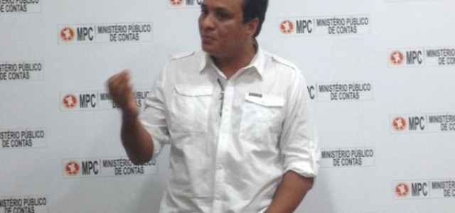 Servidores comemoram anivers&aacute;rio do procurador-geral de Contas