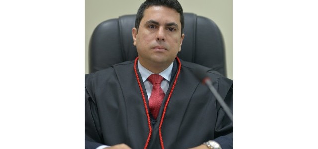 MPC emite parecer conclusivo contra contrato de aquisição de fardamento escolar superfaturado.